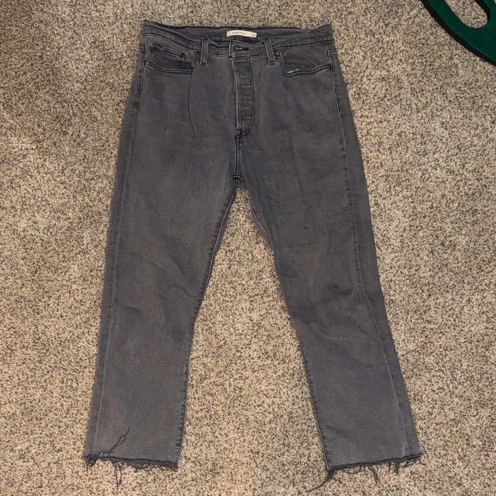 Women’s Levi’s Gray Cropped Jeans W32 Raw Hem High Rise